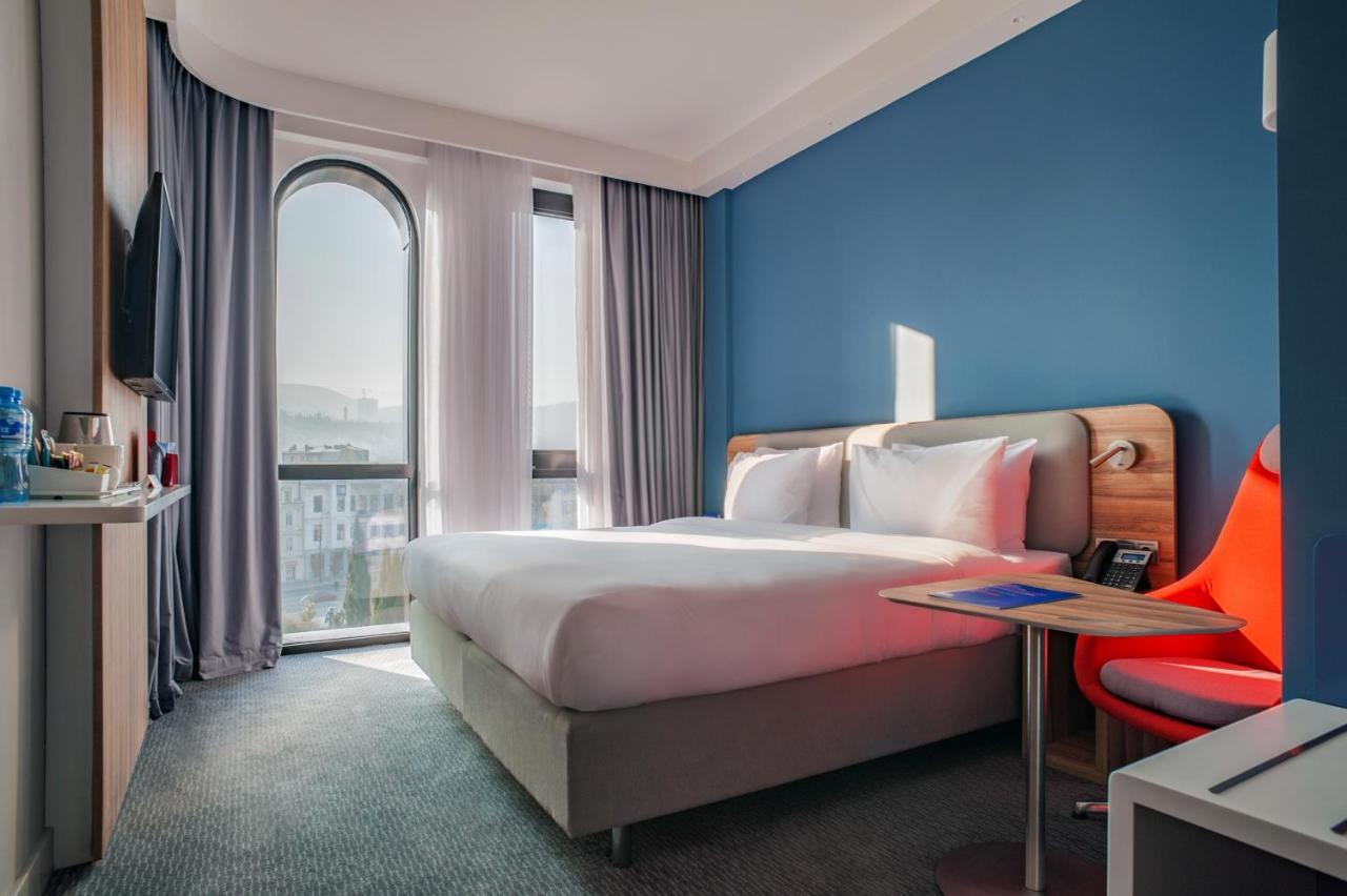 Holiday Inn Express Tbilisi Avlabari By Ihg Exteriör bild