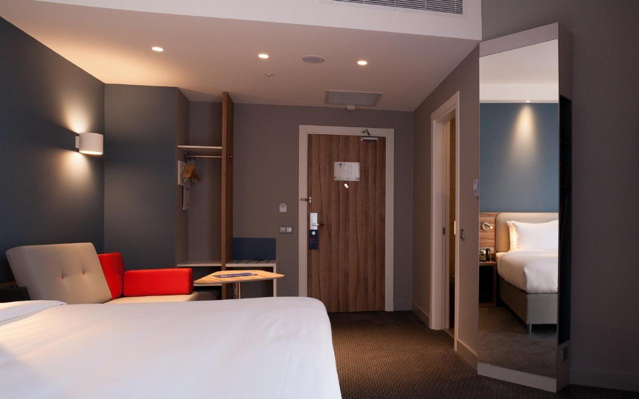 Holiday Inn Express Tbilisi Avlabari By Ihg Exteriör bild