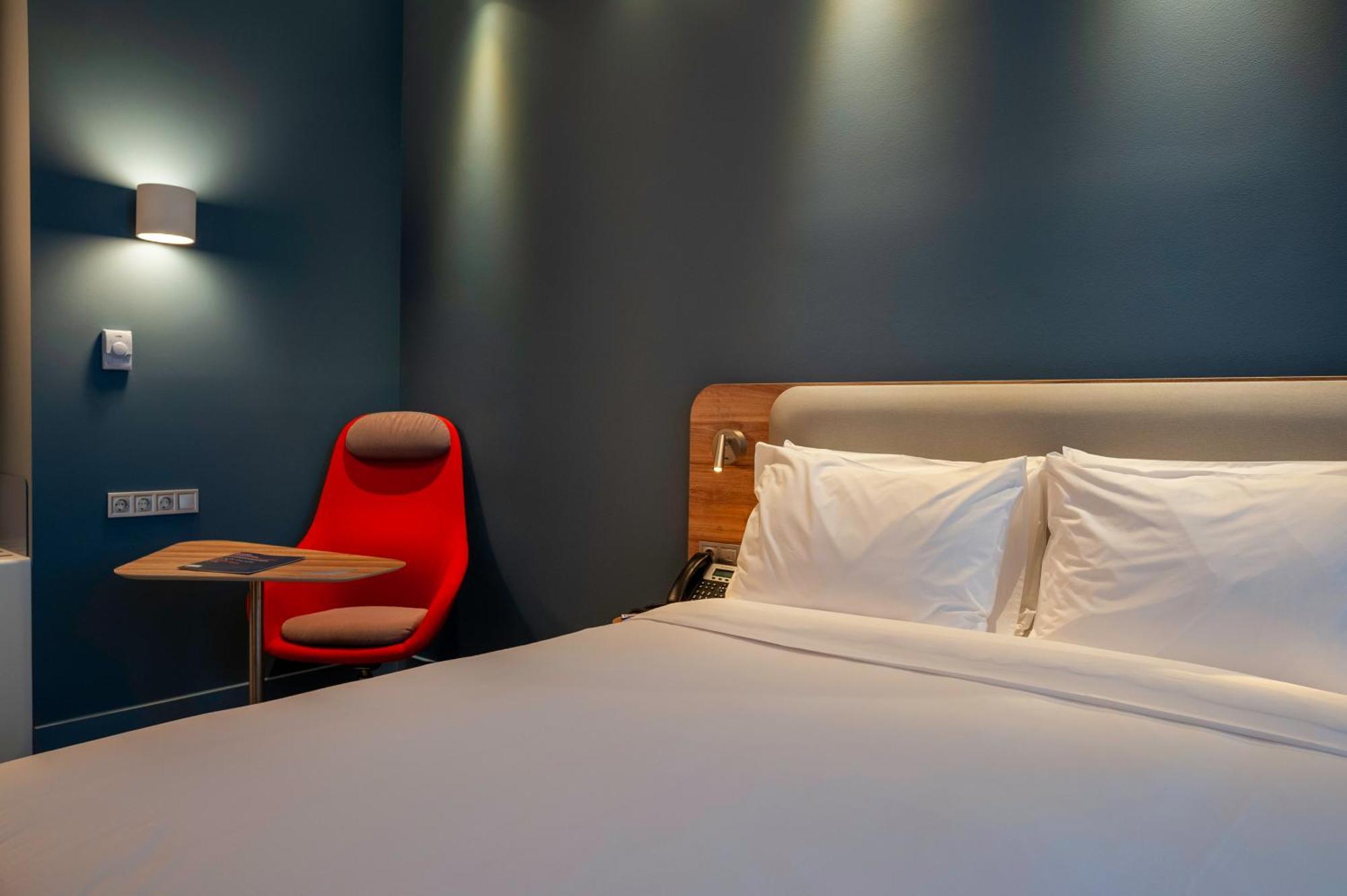 Holiday Inn Express Tbilisi Avlabari By Ihg Exteriör bild