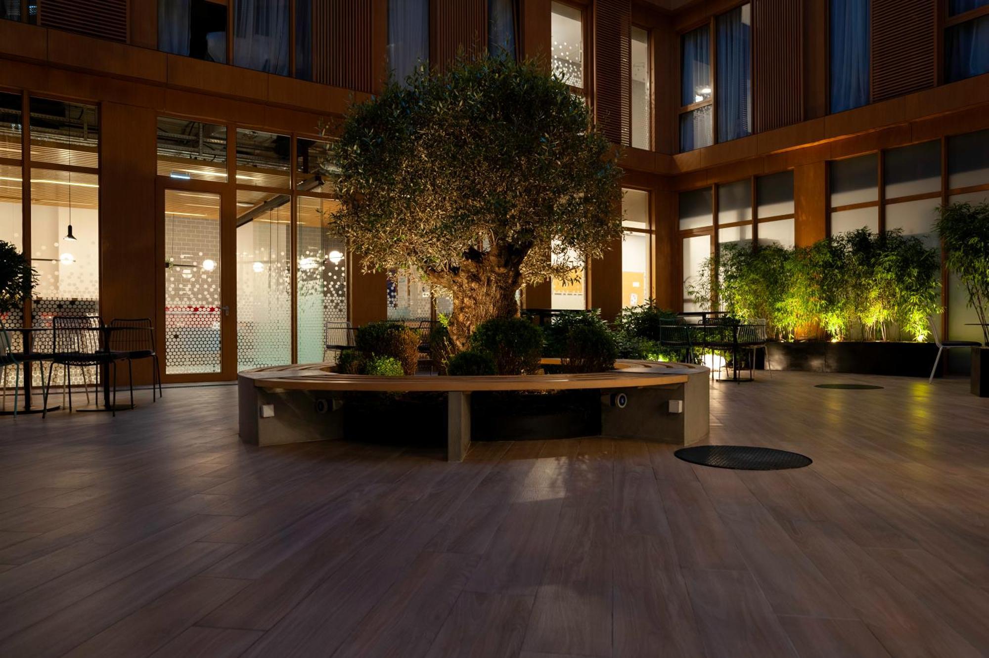 Holiday Inn Express Tbilisi Avlabari By Ihg Exteriör bild