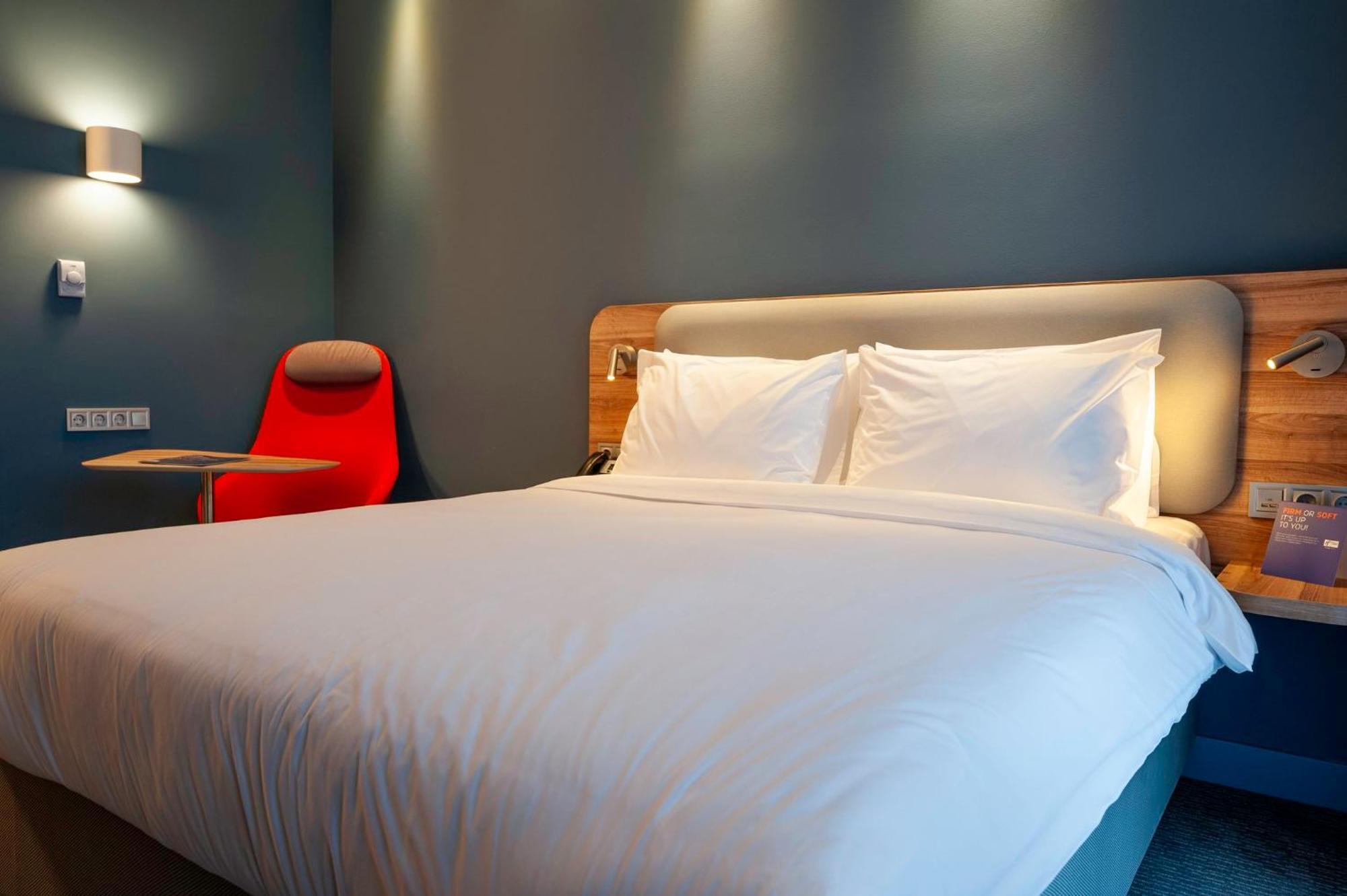 Holiday Inn Express Tbilisi Avlabari By Ihg Exteriör bild