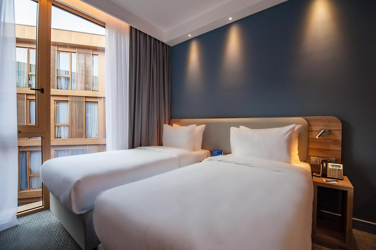 Holiday Inn Express Tbilisi Avlabari By Ihg Exteriör bild