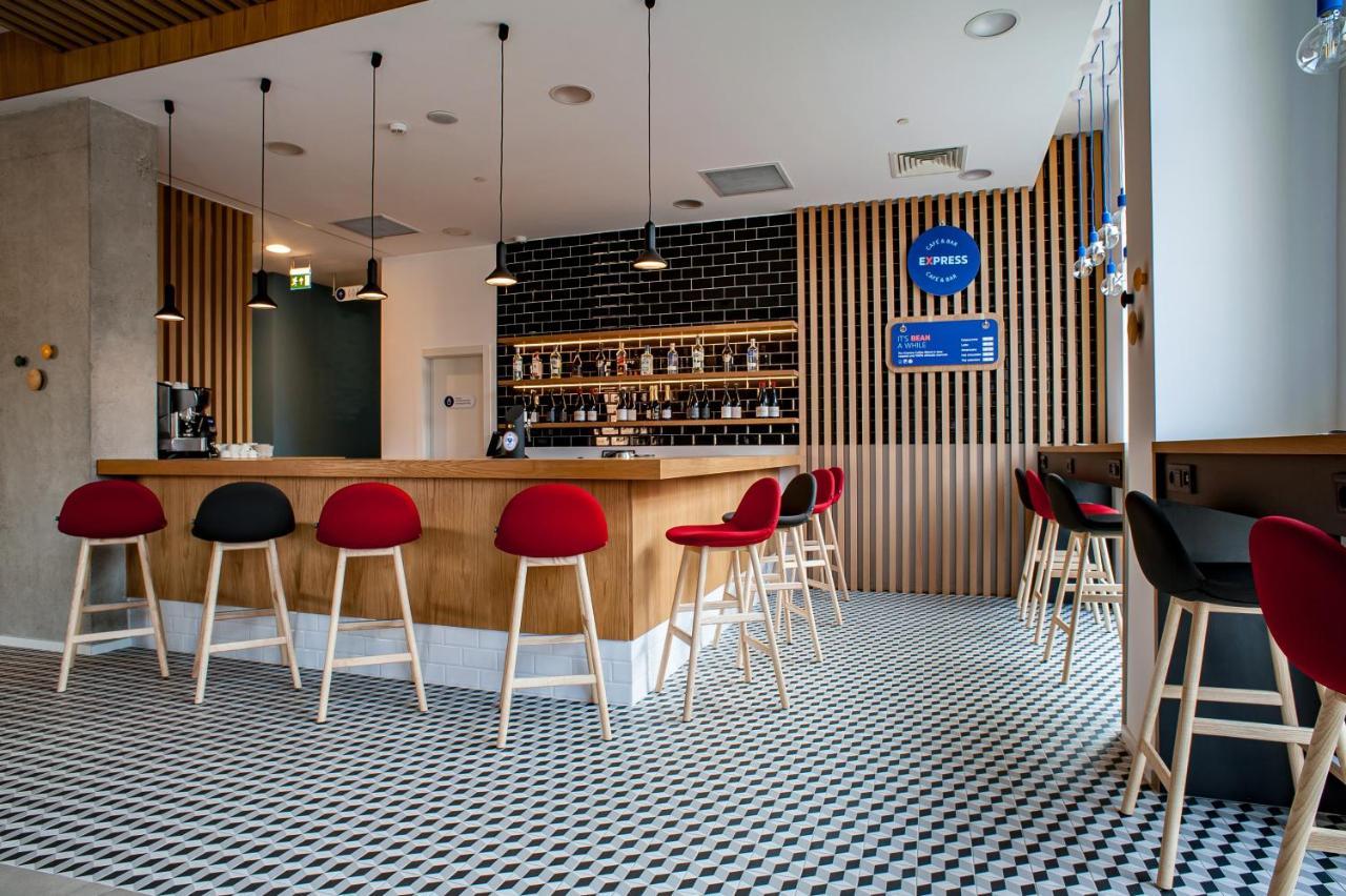 Holiday Inn Express Tbilisi Avlabari By Ihg Exteriör bild